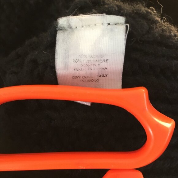 Express Design Studios Hand Knit Cashmere/Wool/Yak Black V-Neck Soft Sweater - Picture 12 of 14